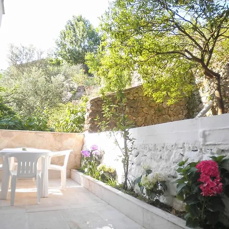 Kostas Studios Apartment