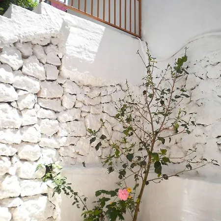 Kostas Studios * Vasiliki